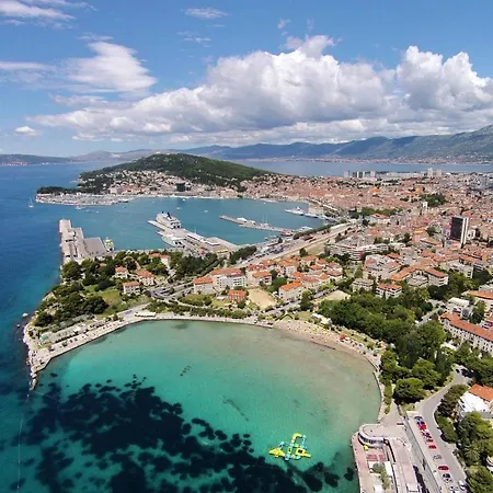 With Wifi - 13459 Apartment Split